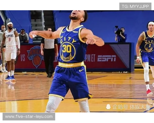 库珀·弗拉格突破创造得分机会提升球队关键时刻效率